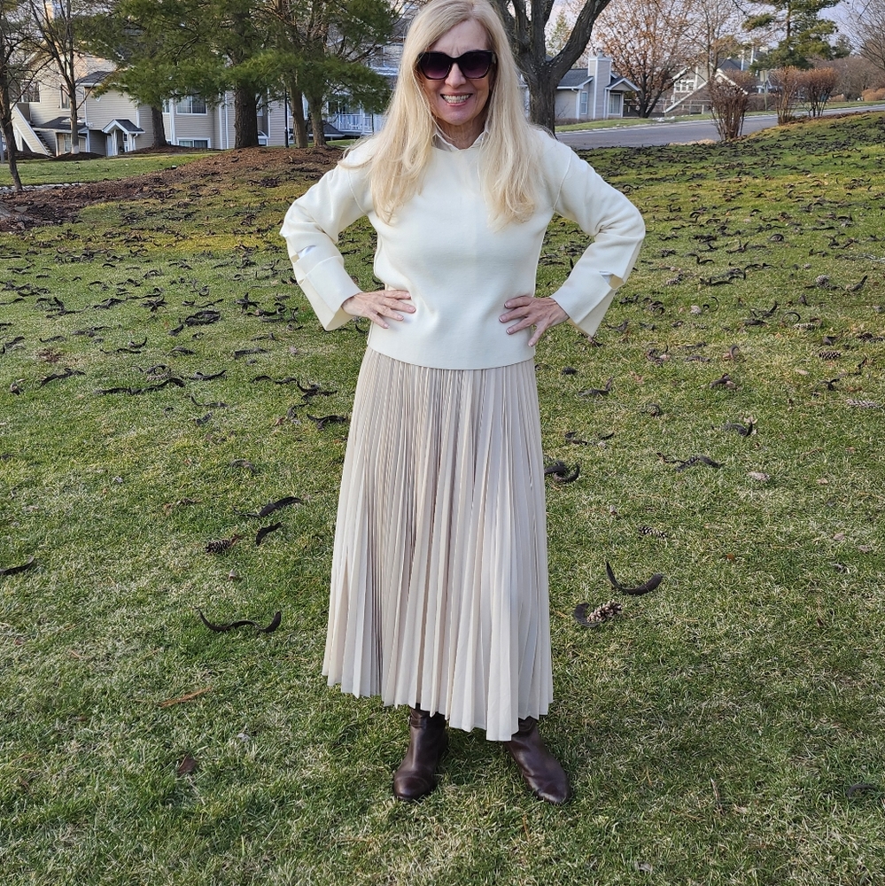 Pier Antonio Gaspari Gorgeous Italian Wool Cropped Ivory Sweater, 6, $65